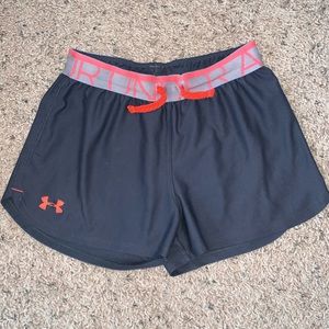 dark grey under armor athletic shorts